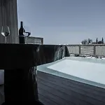 King's & Queen's - With Private Pool Hotel de apartamente