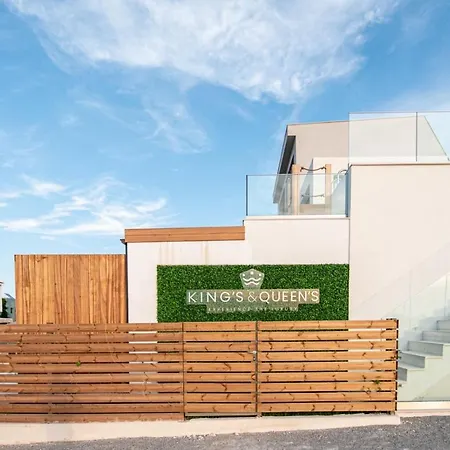 Hotel apartamentowy King's & Queen's - With Private Pool Afytos