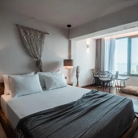 King's & Queen's - With Private Pool Hotel apartamentowy *