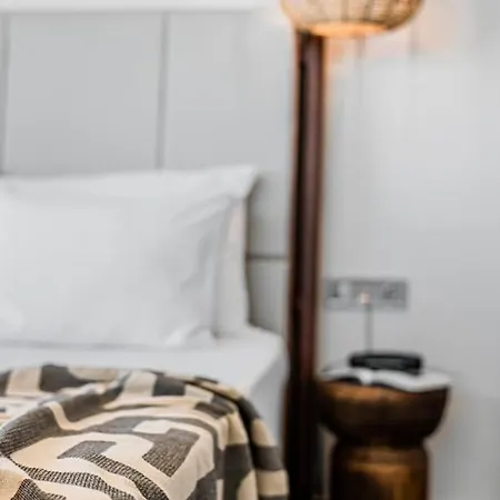 King's & Queen's - With Private Pool