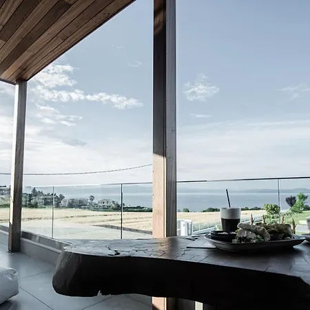 King's & Queen's - With Private Pool Hotel apartamentowy 4*