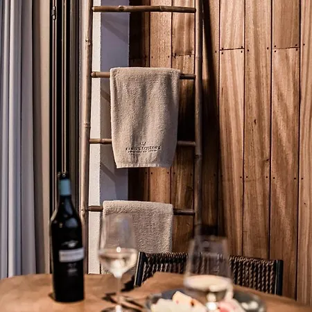 King's & Queen's - With Private Pool Hotel apartamentowy