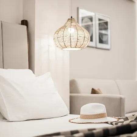 아파트호텔 King's & Queen's - With Private Pool 4*