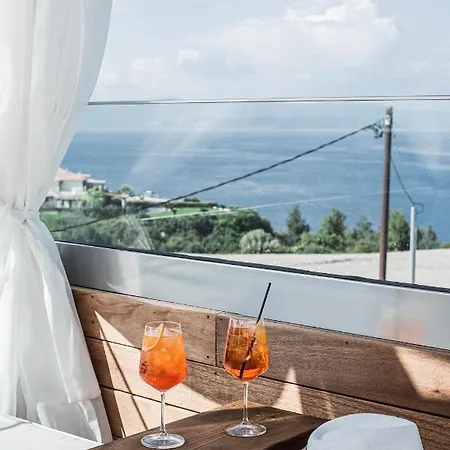 King's & Queen's - With Private Pool Hotel apartamentowy *