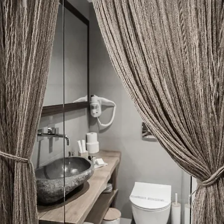 Hotel apartamentowy King's & Queen's - With Private Pool Afytos