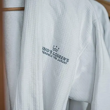 King's & Queen's - With Private Pool