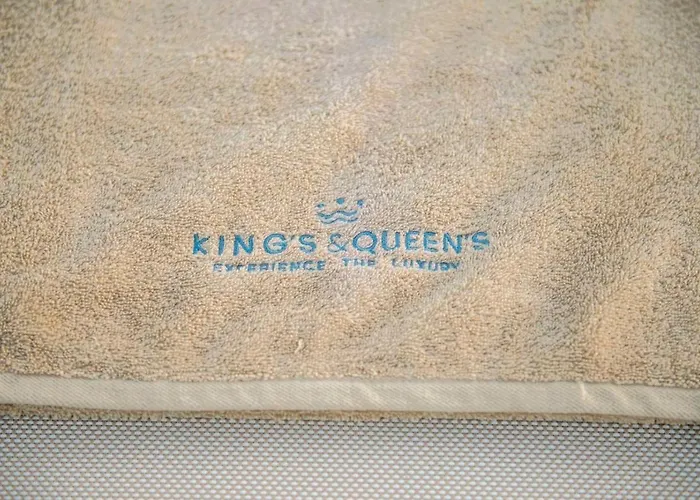 Ξενοδοχείο με διαμερίσματα King's & Queen's - With Private Pool 4*
