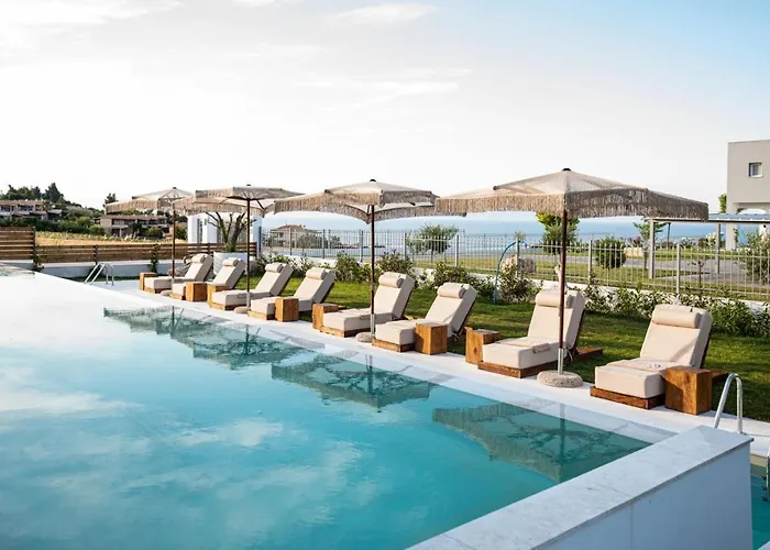 King's & Queen's - With Private Pool 4* Άφυτος