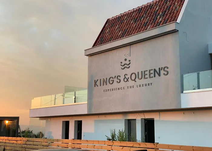 King's & Queen's - With Private Pool 4*