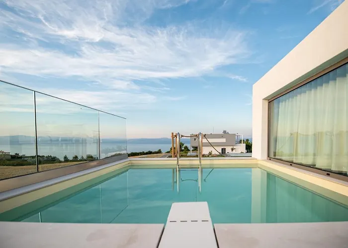 King's & Queen's - With Private Pool