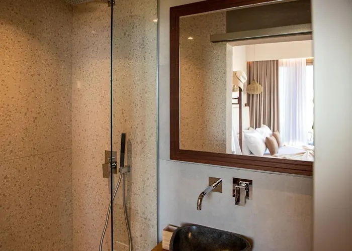 Апарт-отель King's & Queen's - With Private Pool 4*