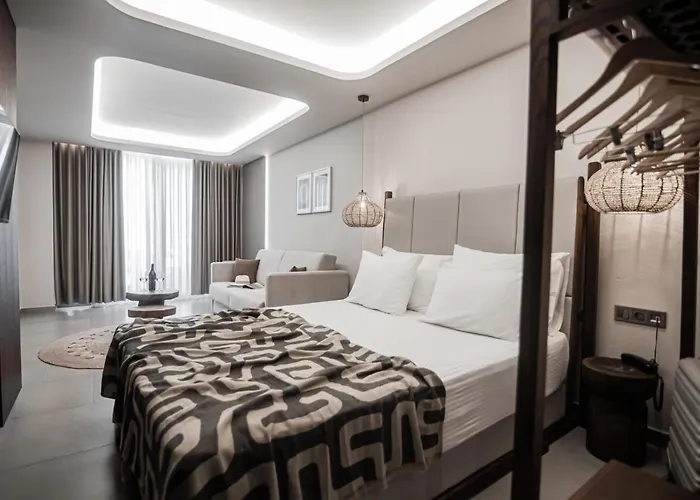 Ξενοδοχείο με διαμερίσματα King's & Queen's - With Private Pool 4*