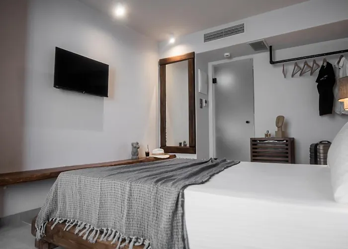 King's & Queen's - With Private Pool