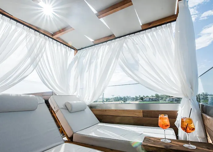 Апарт-отель King's & Queen's - With Private Pool 4*