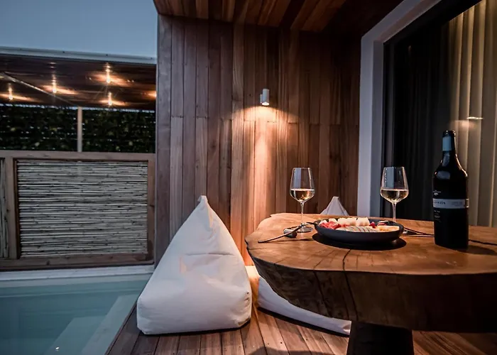 King's & Queen's - With Private Pool Апарт-отель