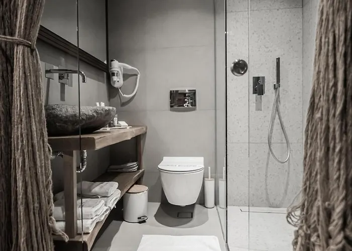 Апарт-отель King's & Queen's - With Private Pool 4*
