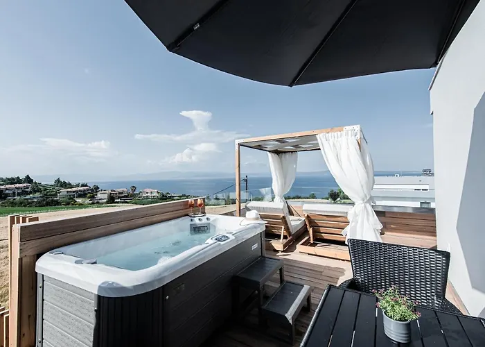 King's & Queen's - With Private Pool