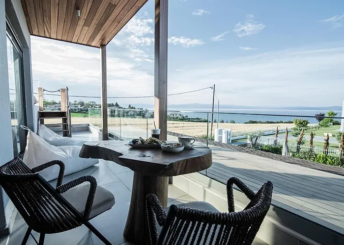 King's & Queen's - With Private Pool