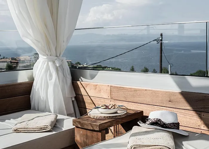 King's & Queen's - With Private Pool 4* Άφυτος