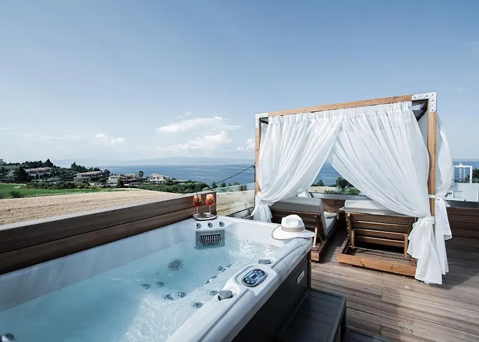 King's & Queen's - With Private Pool 4*