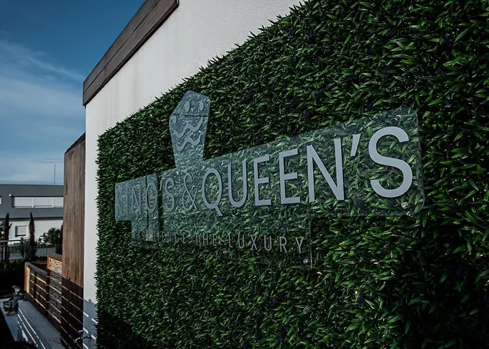 Ξενοδοχείο με διαμερίσματα King's & Queen's - With Private Pool