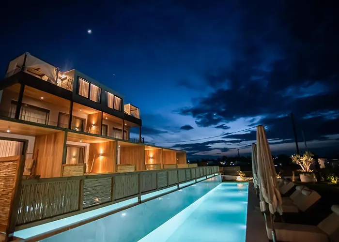 King's & Queen's - With Private Pool Aparthotel 4*