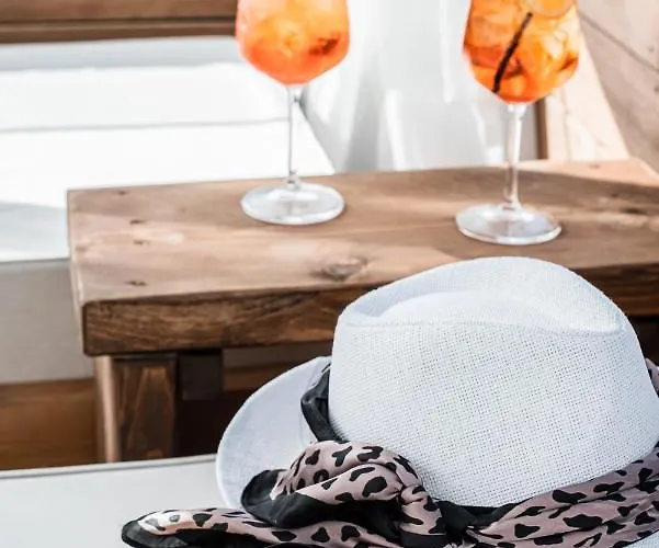 King's & Queen's - With Private Pool Ξενοδοχείο με διαμερίσματα 4*