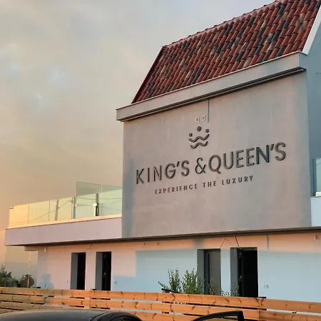 King's & Queen's - With Private Pool *