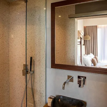 Ξενοδοχείο με διαμερίσματα King's & Queen's - With Private Pool *