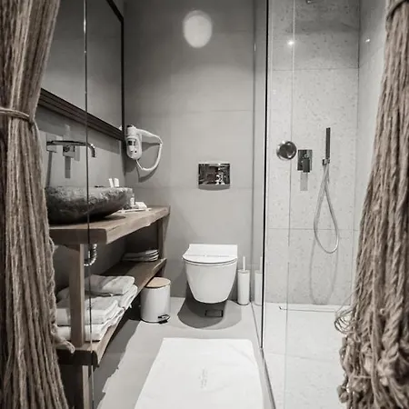 Ξενοδοχείο με διαμερίσματα King's & Queen's - With Private Pool