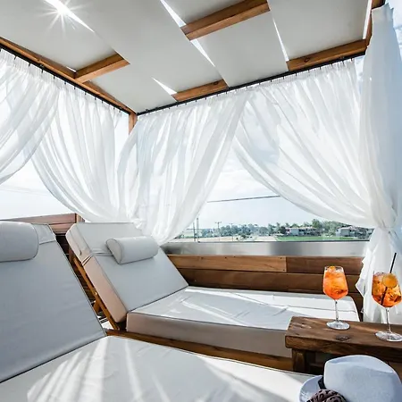 King's & Queen's - With Private Pool 4*