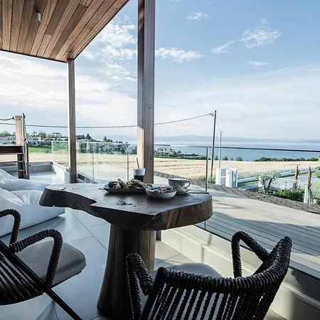 King's & Queen's - With Private Pool