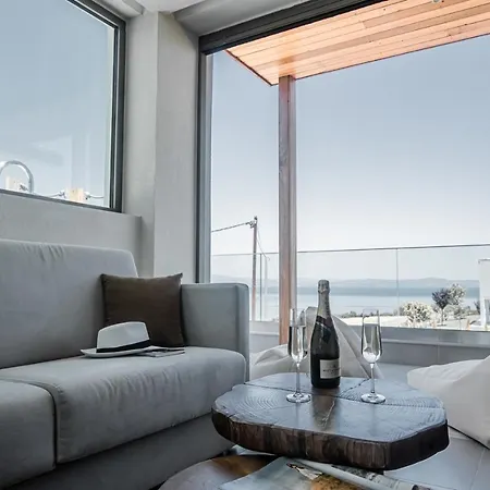 Ξενοδοχείο με διαμερίσματα King's & Queen's - With Private Pool *