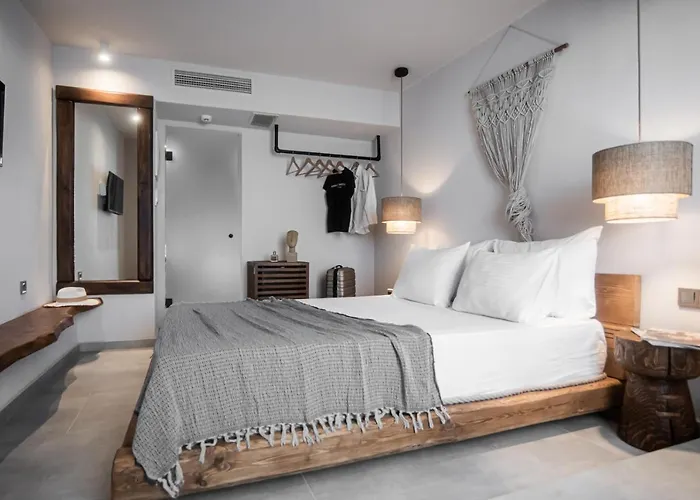 King's & Queen's - With Private Pool Apartahotel 4*