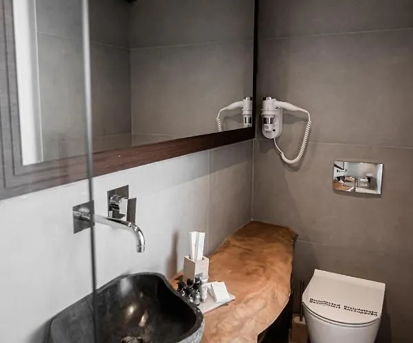 アパートホテル King's & Queen's - With Private Pool 4*