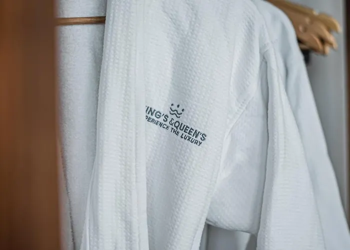 King's & Queen's - With Private Pool