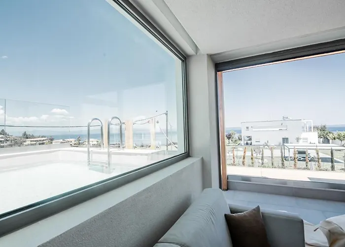 King's & Queen's - With Private Pool